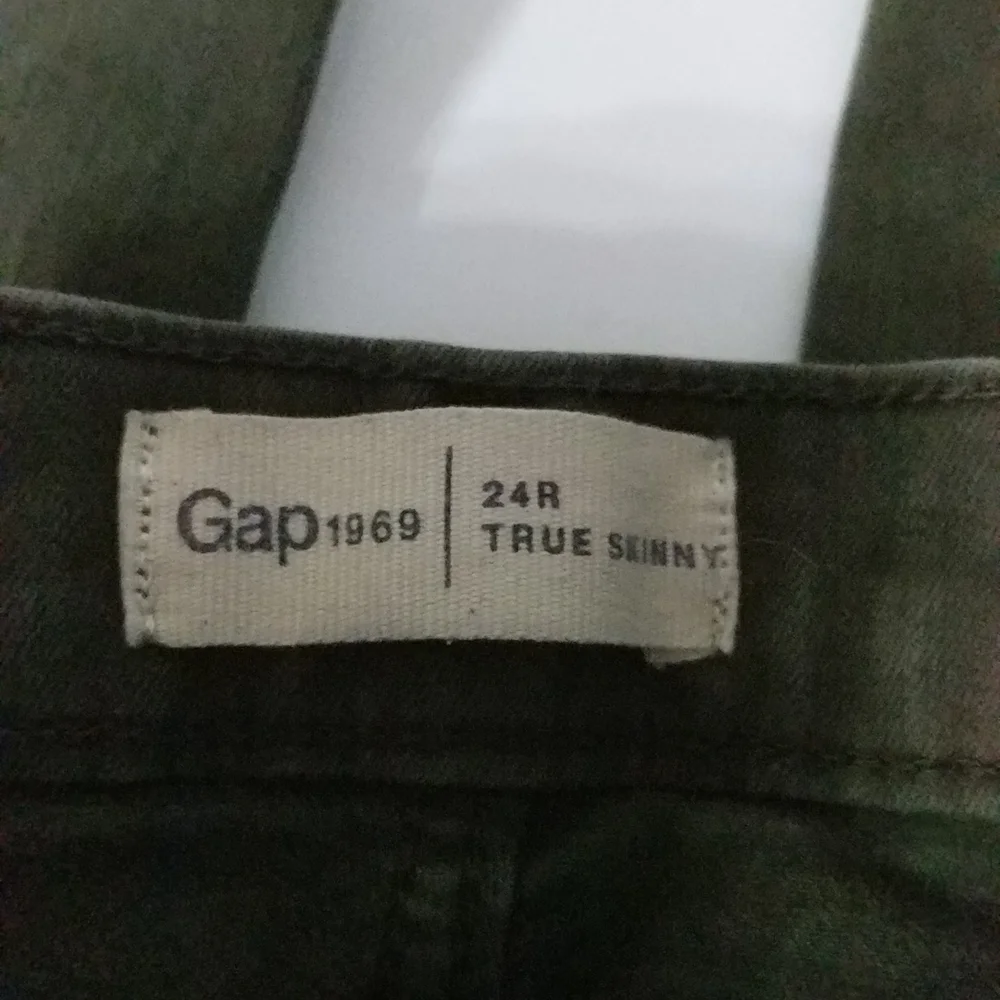 Gap Olive Green True Skinny Jeans - size 00/24